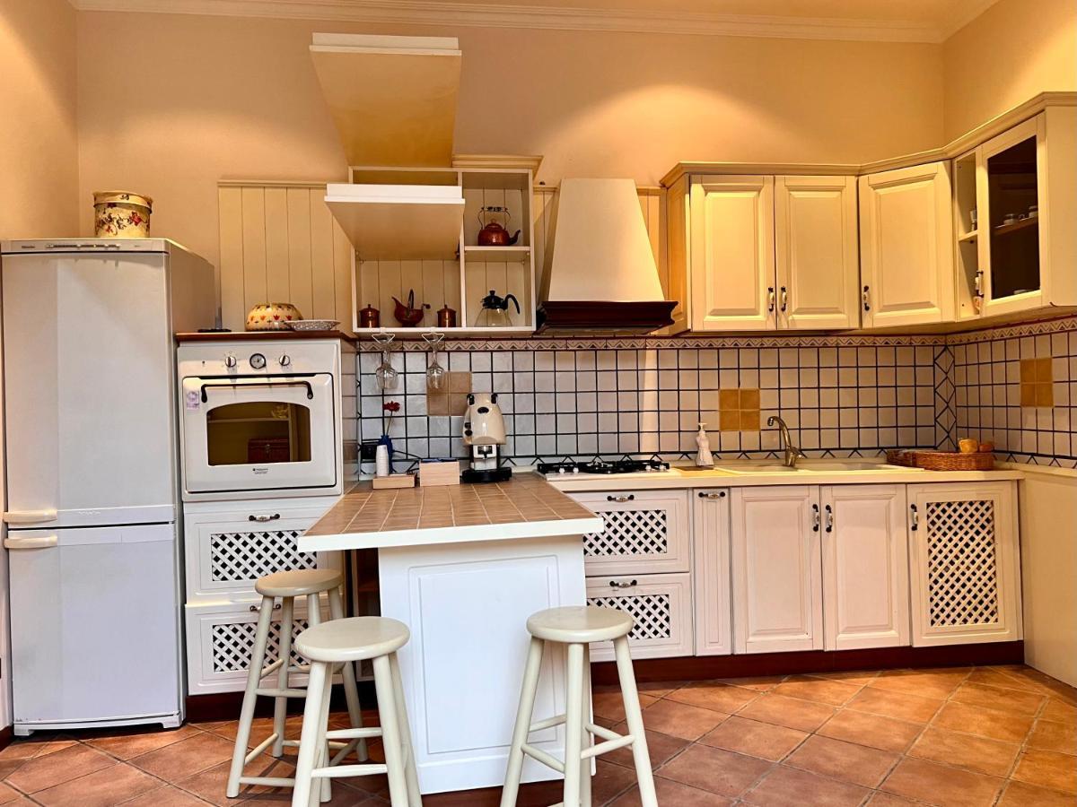 Domus Elena - Plebiscito Apartment Naples Luaran gambar